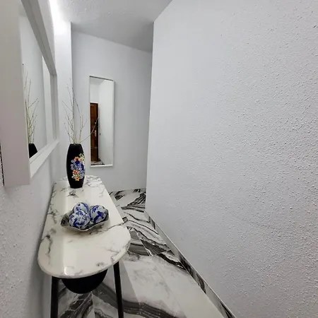 2 Bedrooms Flat + Balcony + Parking At Canteras Appartement