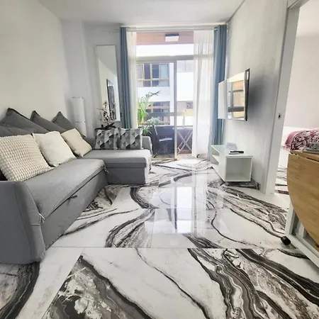2 Bedrooms Flat + Balcony + Parking At Canteras Appartement Las Palmas de Gran Canaria