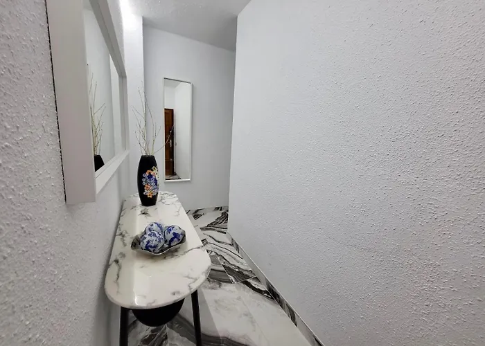 2 Bedrooms Flat + Balcony + Parking At Canteras Apartment