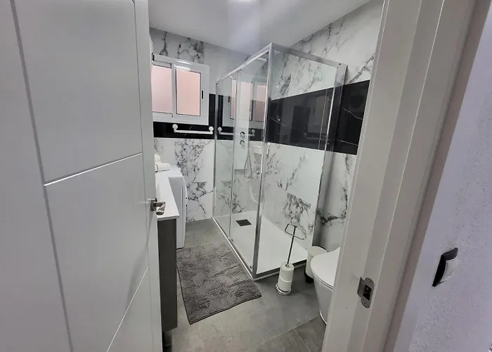 2 Bedrooms Flat + Balcony + Parking At Canteras Appartement Las Palmas de Gran Canaria