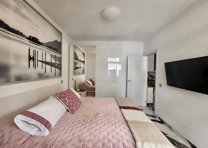 2 Bedrooms Flat + Balcony + Parking At Canteras